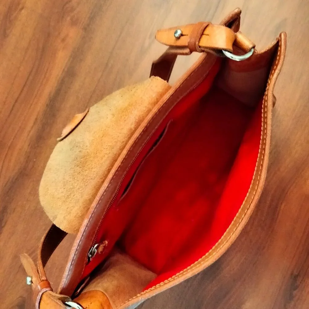 Dooney & Bourke saddle leather bag with brass trim - Picture 4 of 15